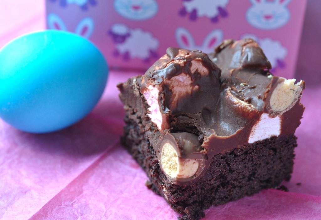 dyed egg with food colouring, Easer themed gift box, rocky road slice