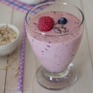 Oatmeal Smoothie with Raspberries, Blueberries and Chai Seeds