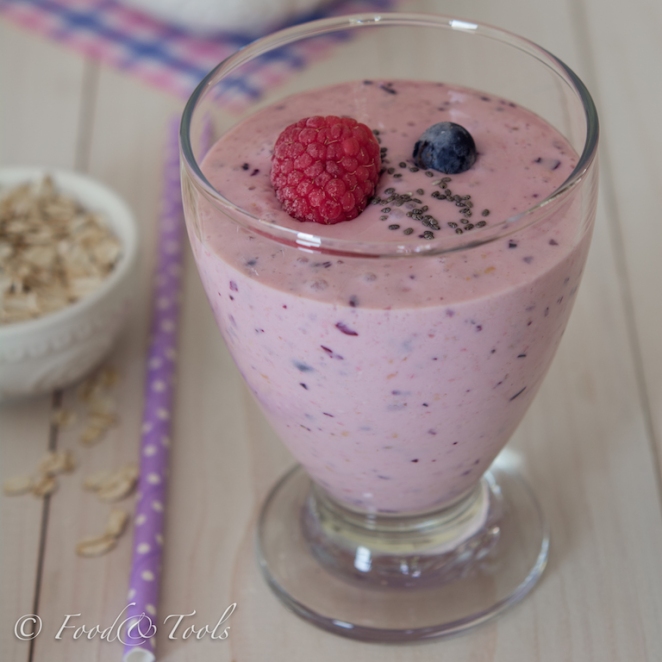 Oatmeal Smoothie with Raspberries, Blueberries and Chia Seeds