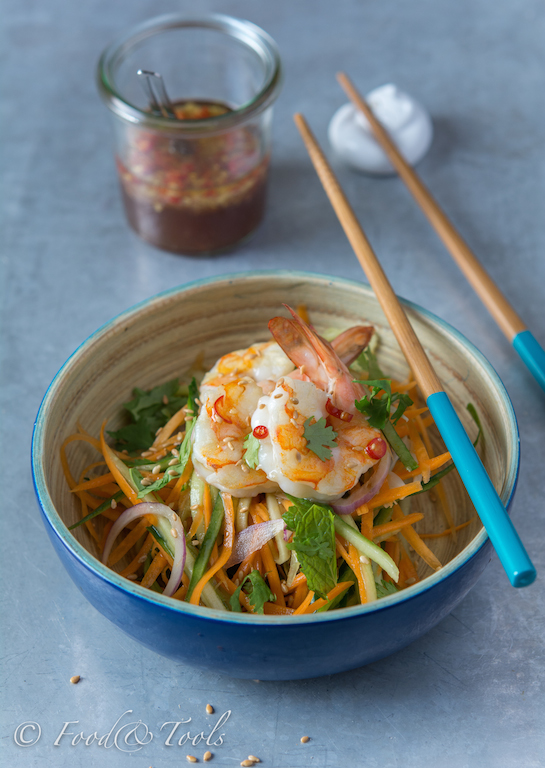 Asian Style Salad with Prawns and A Spicy Dressing-7842-4